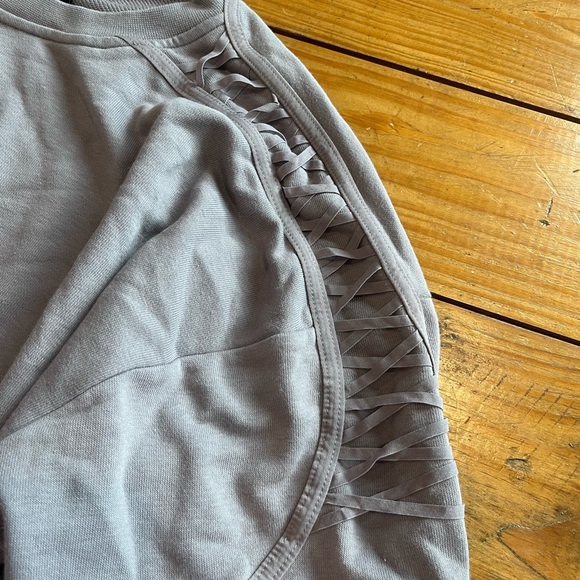 (416) *LAVENDER NIKE CREWNECK* - Picture 4 of 9